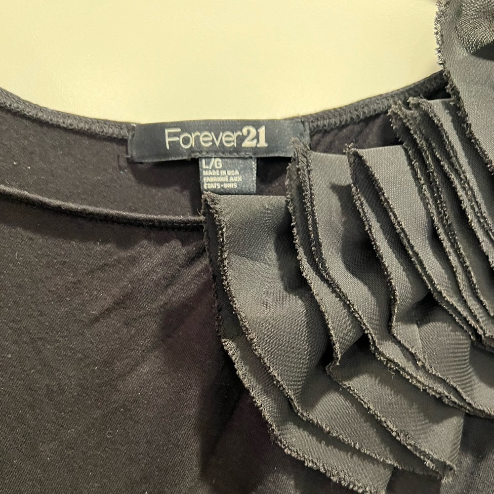 Forever 21 Flower One-Shoulder Top - Picture 4 of 4